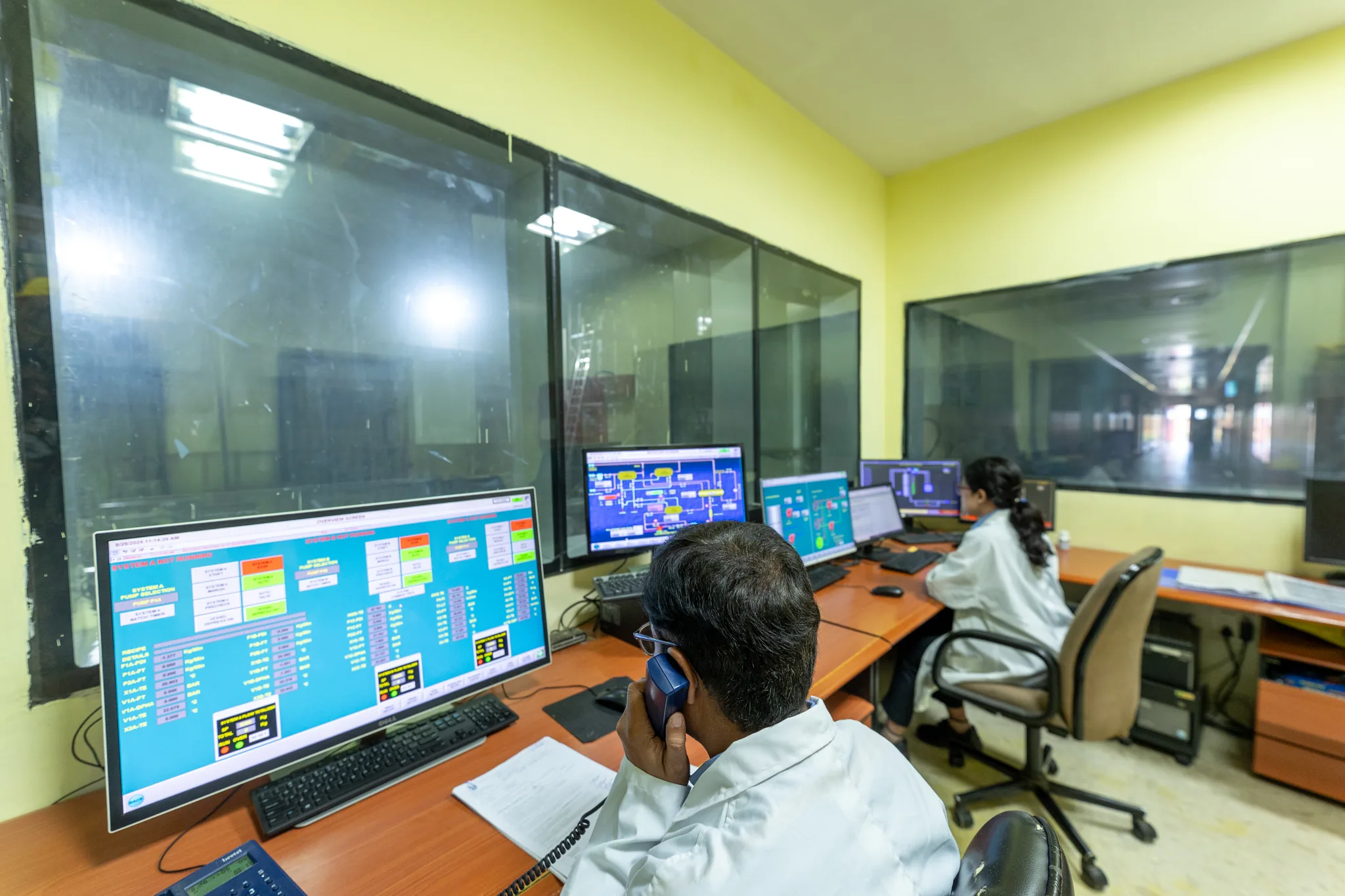 The extraction plant control room